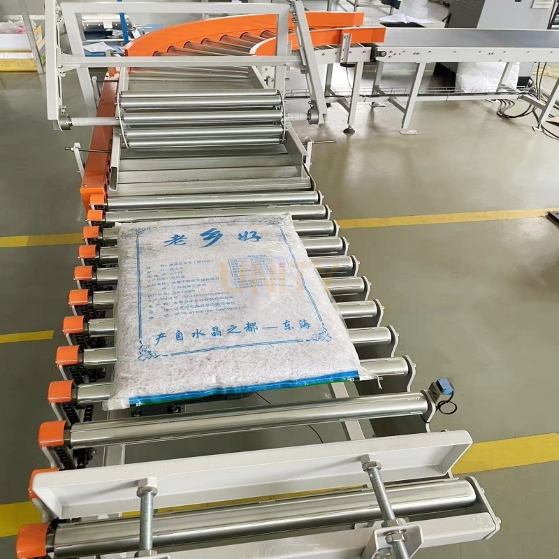 Industrial robotic palletizing arm maneuvering boxes and bags in a warehouse